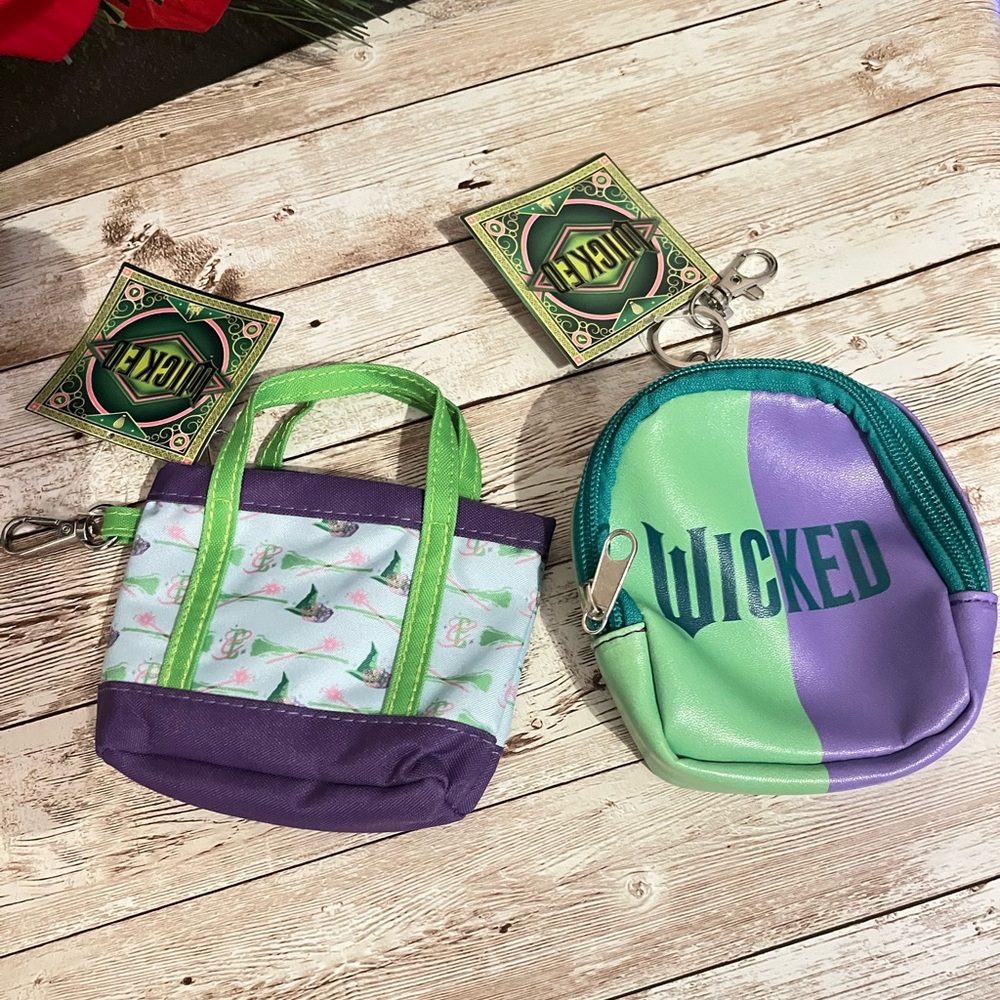 Target Bullseye Wicked Accessory Set of 2🎀